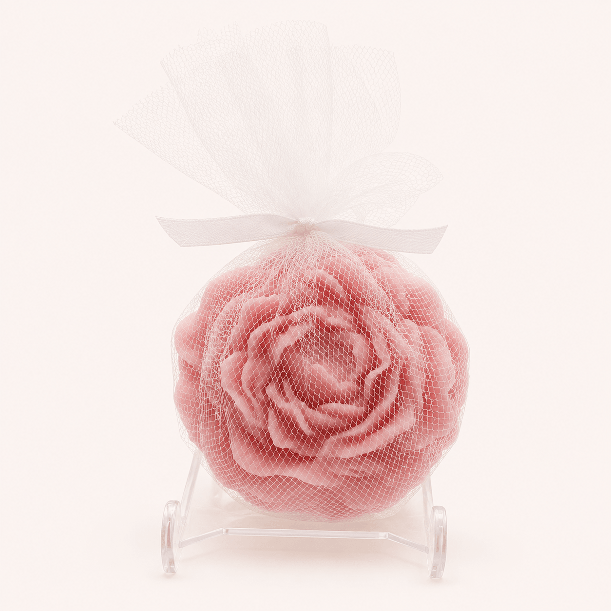 Ambientador de roupeiro em forma de rosa embalado em tule decorativo