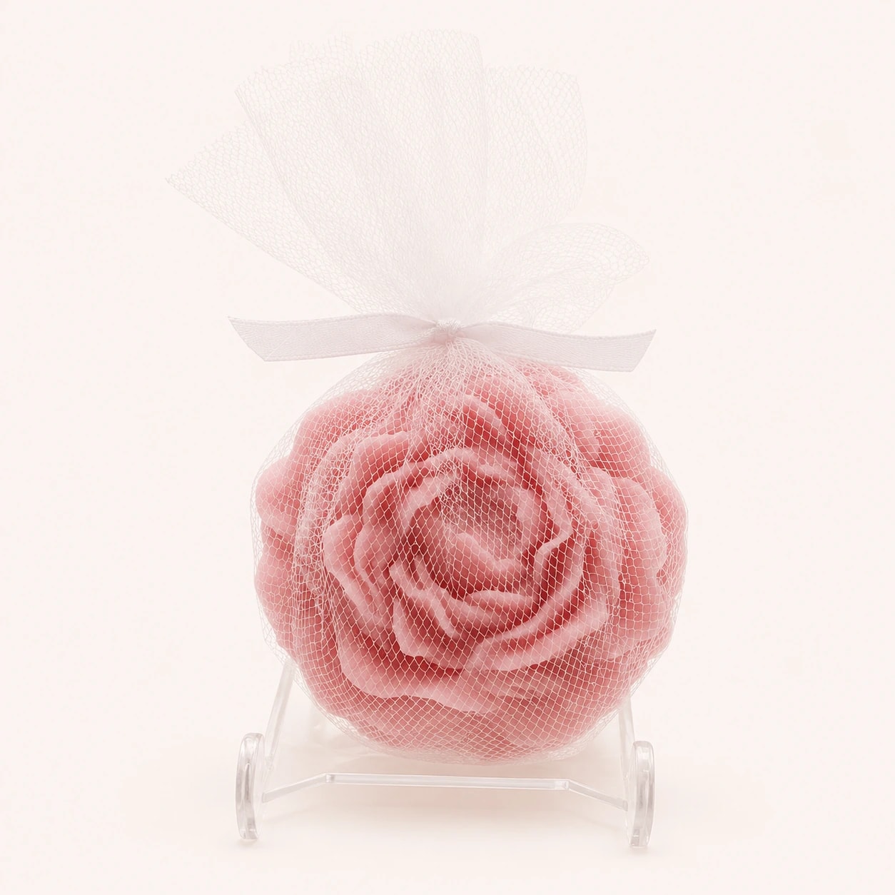 Ambientador de roupeiro em forma de rosa embalado em tule decorativo